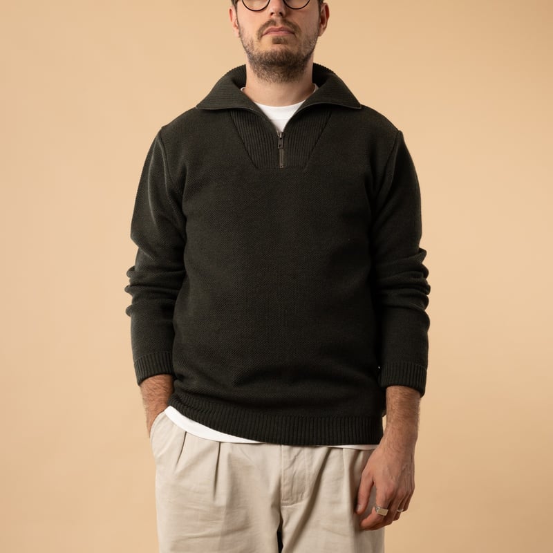NITTO KNITWEAR / Youri Kaki Zip-up Sweater Front View