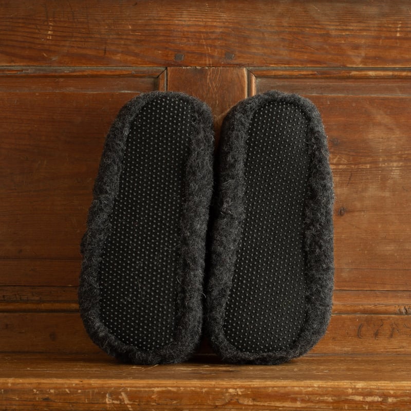 photo flâneurs-chaussons-COLDBREAKER-Siberian-Slippers-cognac et black back