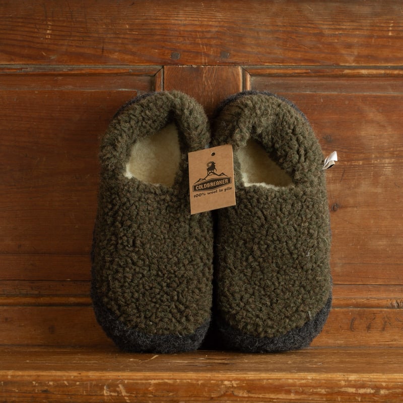 photo flâneurs-chaussons-COLDBREAKER-Siberian-Slippers-khaki and black front