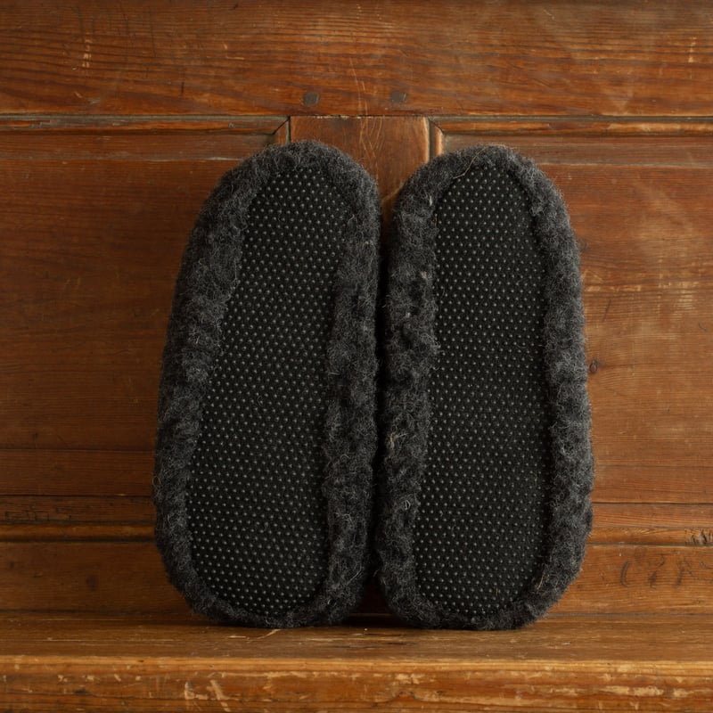 photo flâneurs-chaussons-COLDBREAKER-Siberian-Slippers-khaki and black back