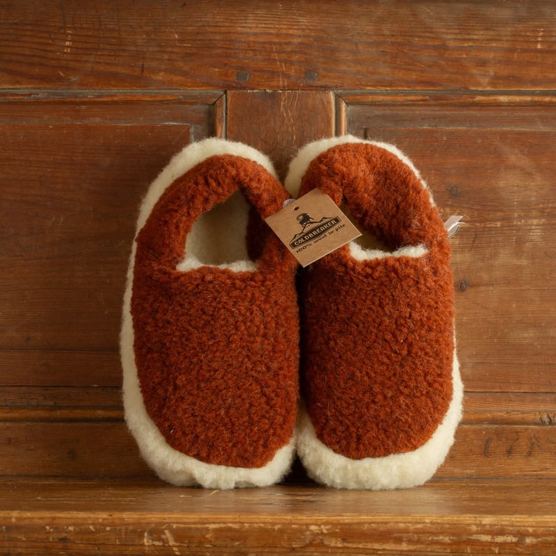 photo flâneurs-chaussons-COLDBREAKER-Siberian-Slippers-cognac front