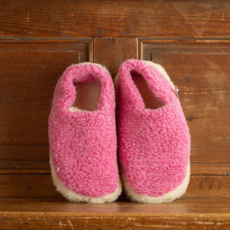 photo flâneurs-chaussons-COLDBREAKER-Siberian-Slippers-pink front