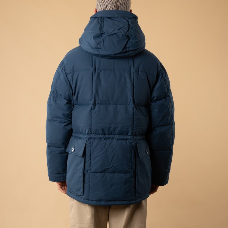 image flâneurs FRIZMWORKS  Karakoram Down Parka Dee blue portée de dos