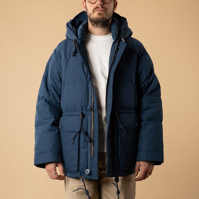 image flâneurs FRIZMWORKS  Karakoram Down Parka Dee blue de face ouverte