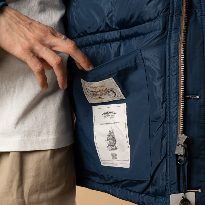 image flâneurs FRIZMWORKS  Karakoram Down Parka Dee blue poche détail