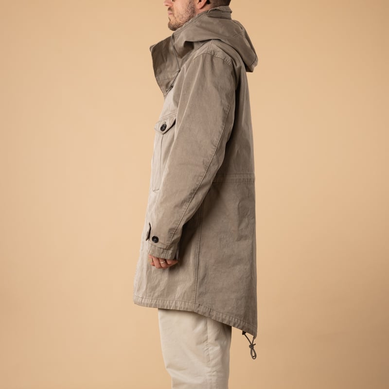 flâneurs-TENC-Cyclone-Parka-Walnut-de-profil