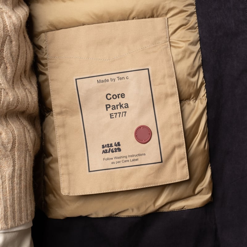 flâneurs-TENC-Core-Down-Parka-Navy_détail-tag