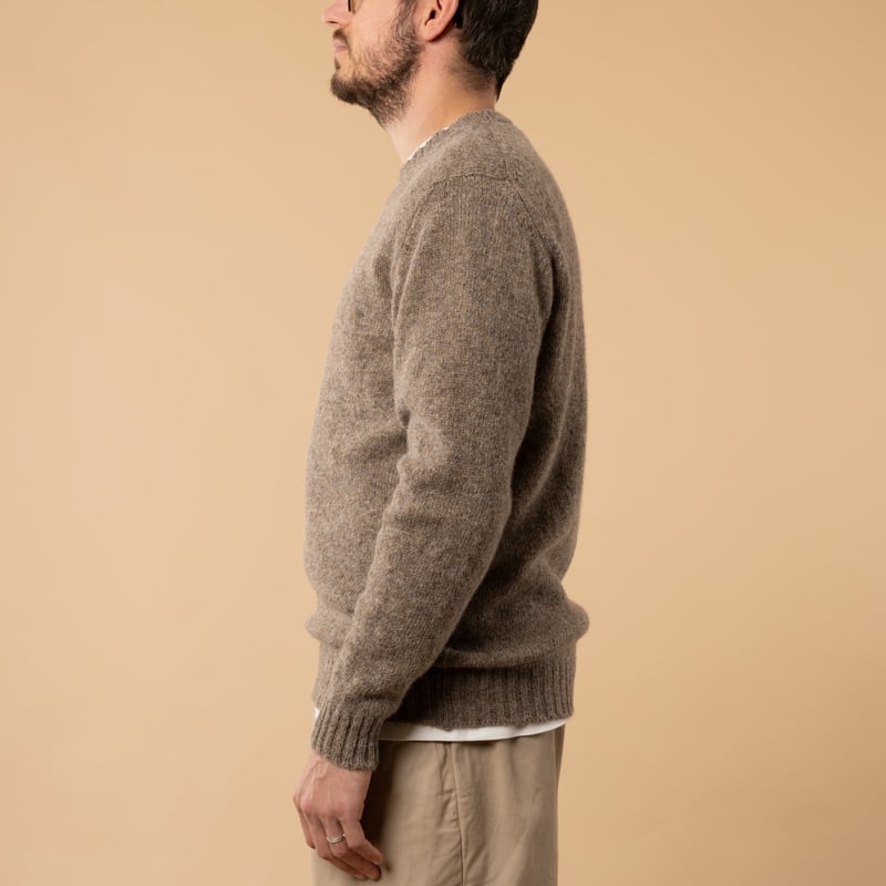 WILLIAM-LOCKIE--Pull-Supersoft-Lambswool-Ayran-Oyster-de-profil