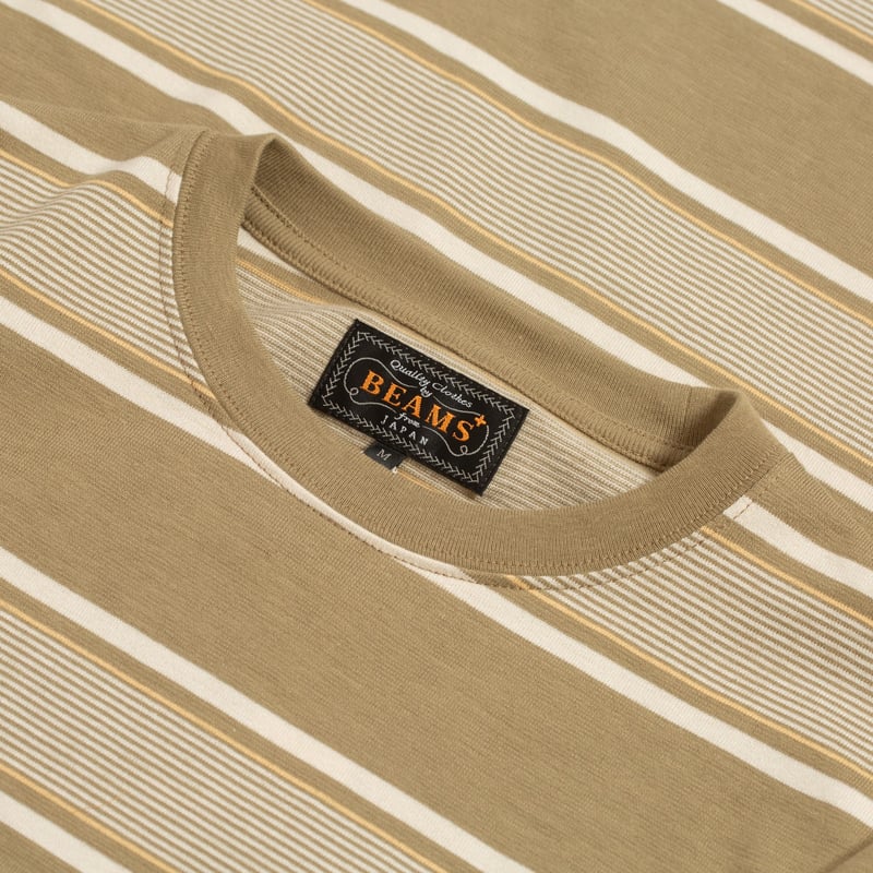 BEAMS PLUS / Pocket Tee Wide Stripe Olive_détail col
