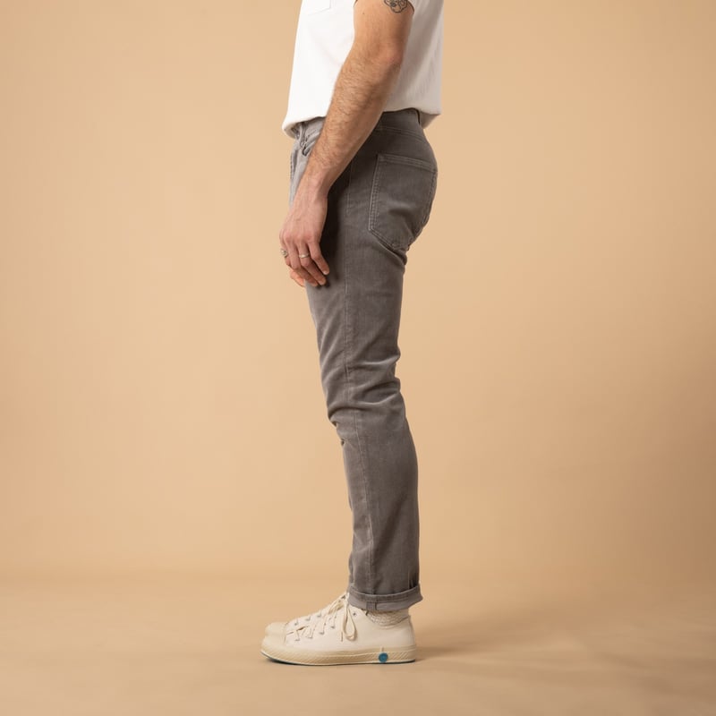 flâneurs-BEAMS-PLUS-5-Pockets-Tapered-Corduroy-Grey-de-profil