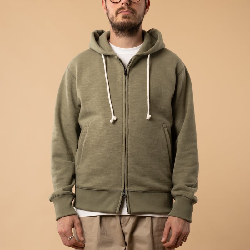 flâneurs-sweat-zippé-GG-Jackman-vert olive de face