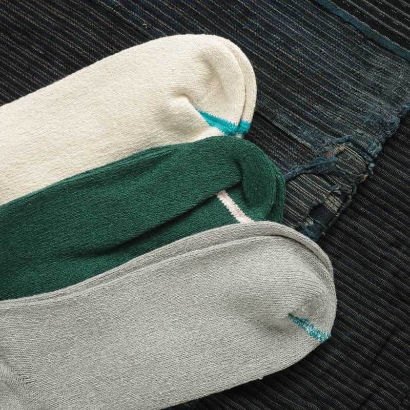 image flâneurs-NISHIGUCHI-KUTSUSHITA-Silk-Cotton-Socks