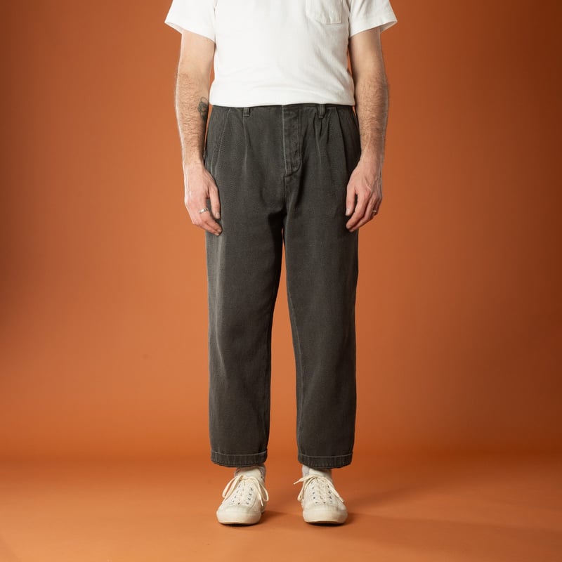 flâneurs-front-SEUVAS-Pantalon-Herringbone-2Tuck-Trousers