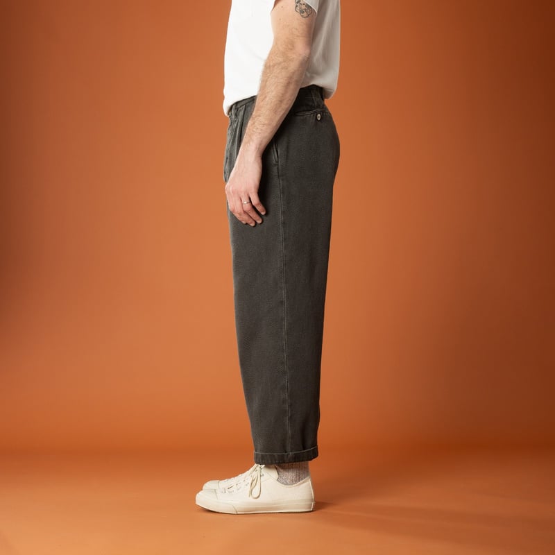 flâneurs-side-SEUVAS-Pantalon-Herringbone-2Tuck-Trousers