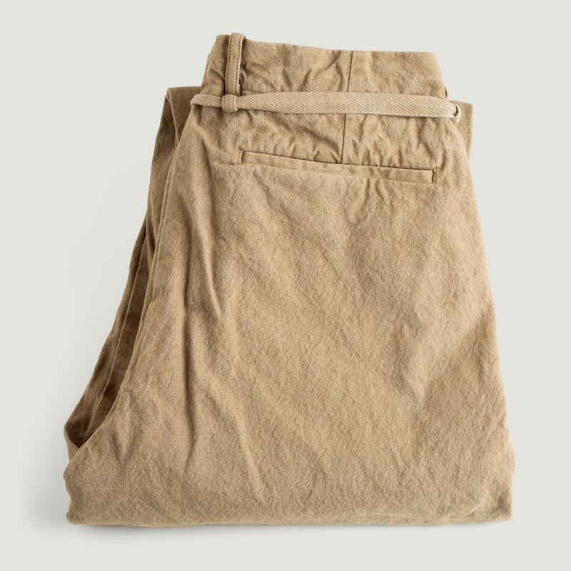 vignette--flâneurs-SEUVAS-10oz-CANVAS-TAPERD-2TUCK-PANTS-coffee