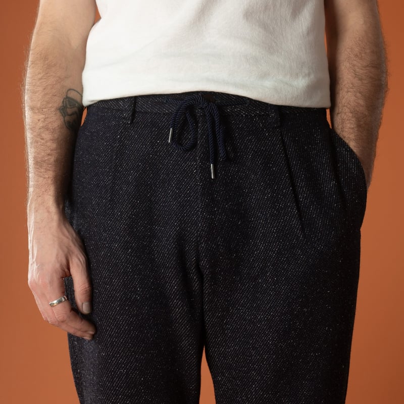 front-detail-flâneurs-JAPAN-BLUE-JEANS-Tweed-Denim-Easy-Tapered-Pants