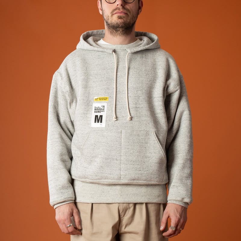 image-flâneurs-porté-de-face-XX-development-sure-mfg-alaska-hoodie-silverado