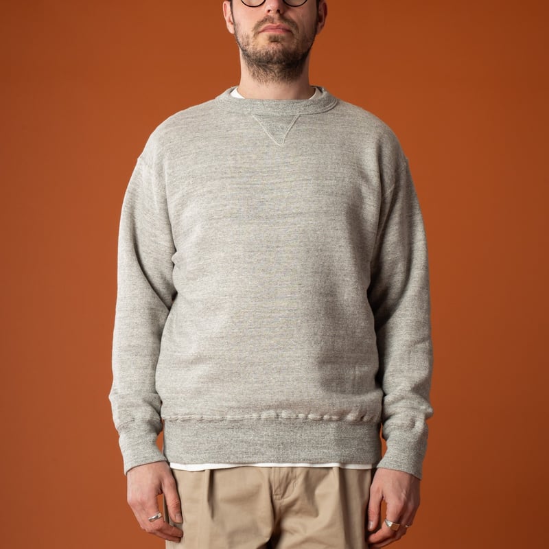 Image of flâneurs wearing a DUBBLE WORKS Sweatshirt with Loop Wheel details, viewed from the front.