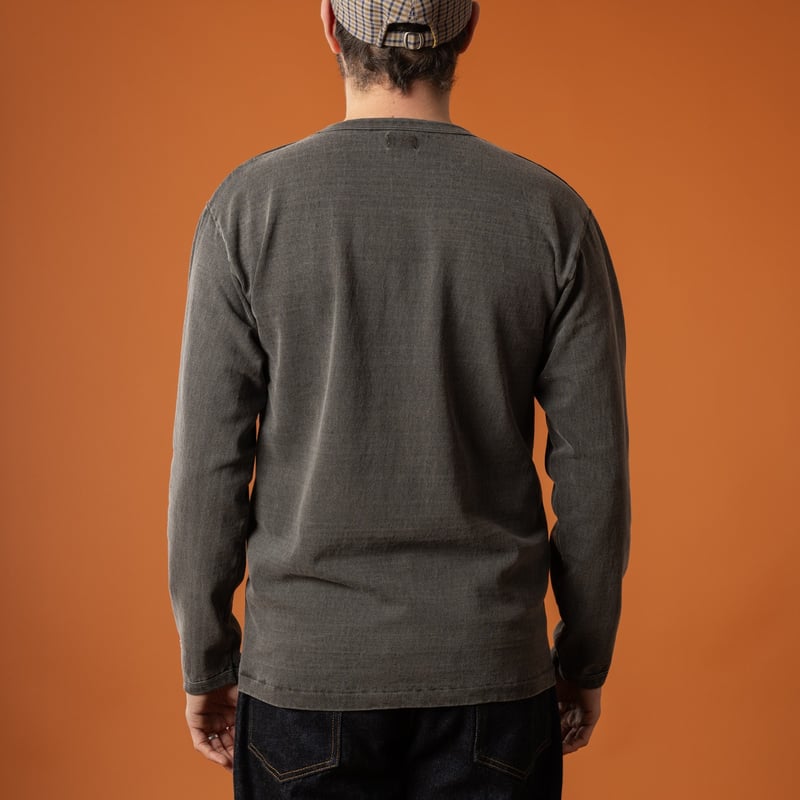 image porté dos flâneurs-teeshirt-épais-dubbleworks-HEAVY-WEIGHT-LONG-sleeve-pd-black (4)