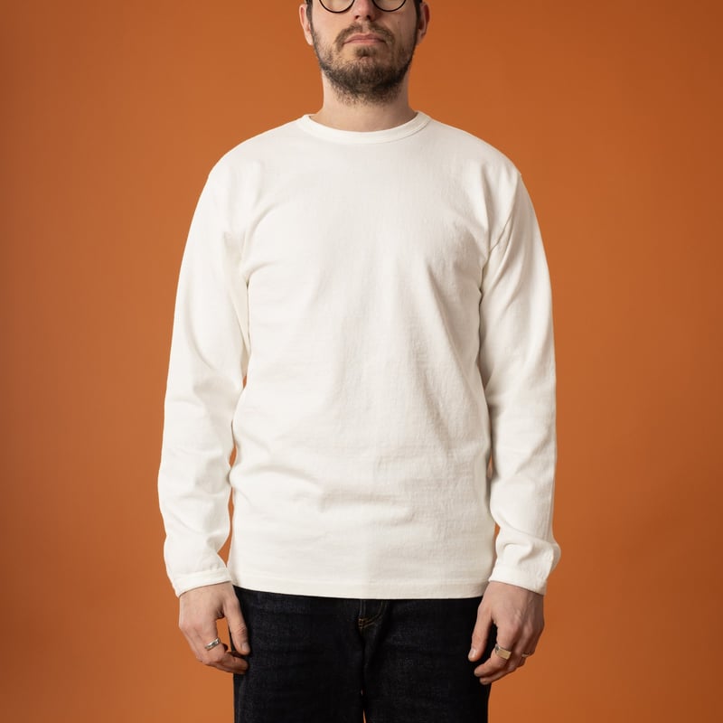 vignette-image porté de face flâneurs-teeshirt-épais-dubbleworks-HEAVY-WEIGHT-LONG-sleeve-off-white (1)