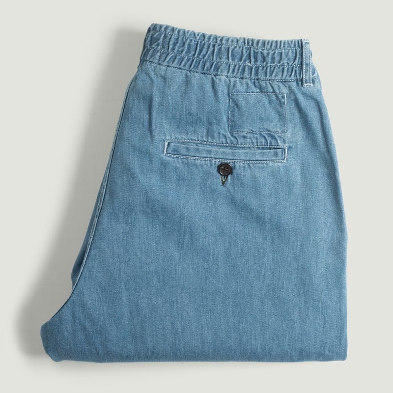 vignette--flâneurs-UNIVERSAL-WORKS_Oxford-Pant-8oz-Organic-Denim-Washed-Indigo-de-face-(2)