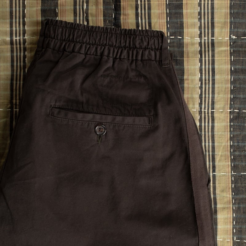 image flâneurs UNIVERSAL WORKS Oxford Pant Summer Canvas Licorice détail poche