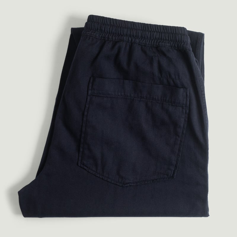 vignette-flâneurs-UNIVERSAL-WORKS_Hi-Water-Trouser-Herringbone-Dark-Navy