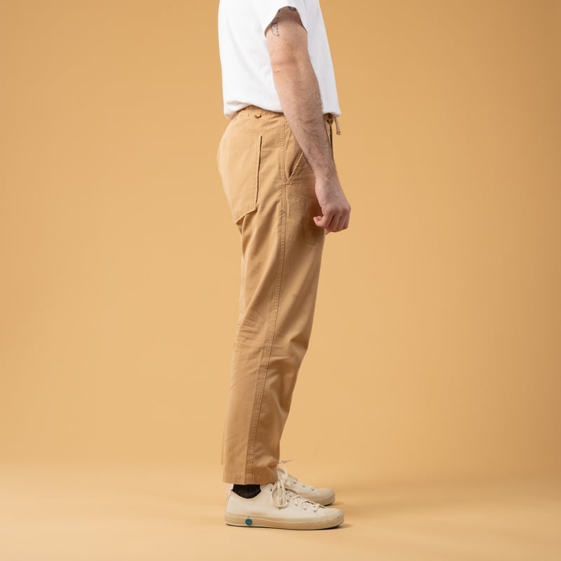 Image flâneurs Universal Works SS25-Hi Water Trouser Summer Canvas Dark Sand côté