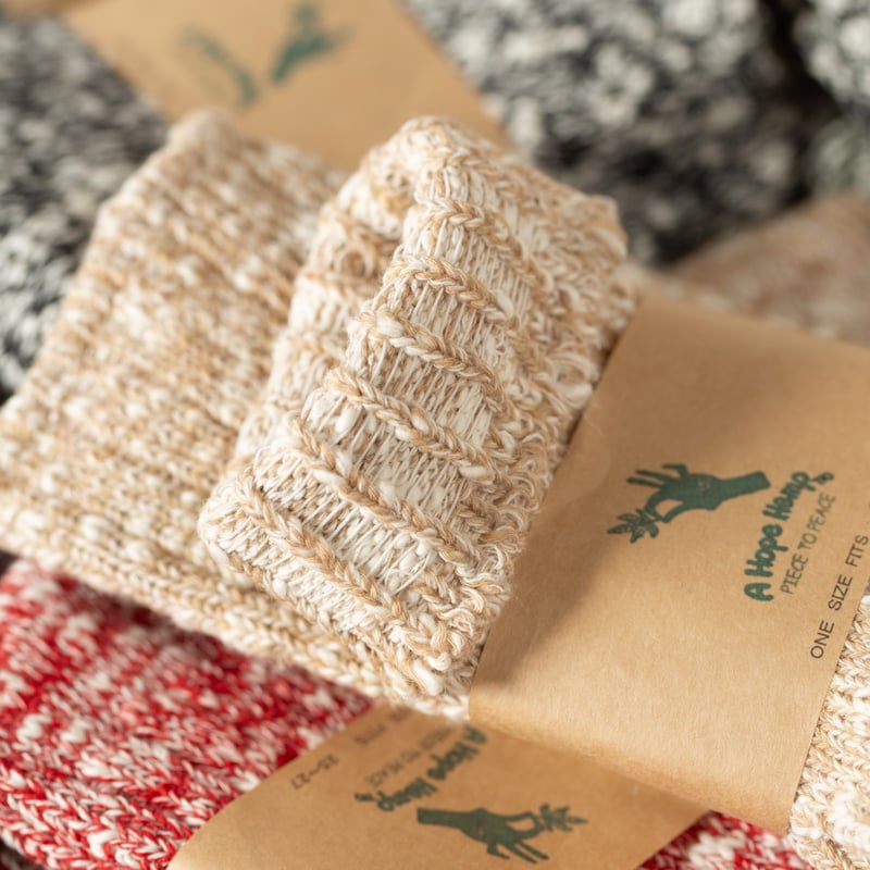 Image flâneurs chausettes en chanvre A Hemp Crew Socks Beige closeup
