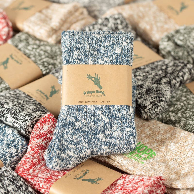 Image flâneurs chausettes en chanvre A Hemp Crew Socks Indigo (1)