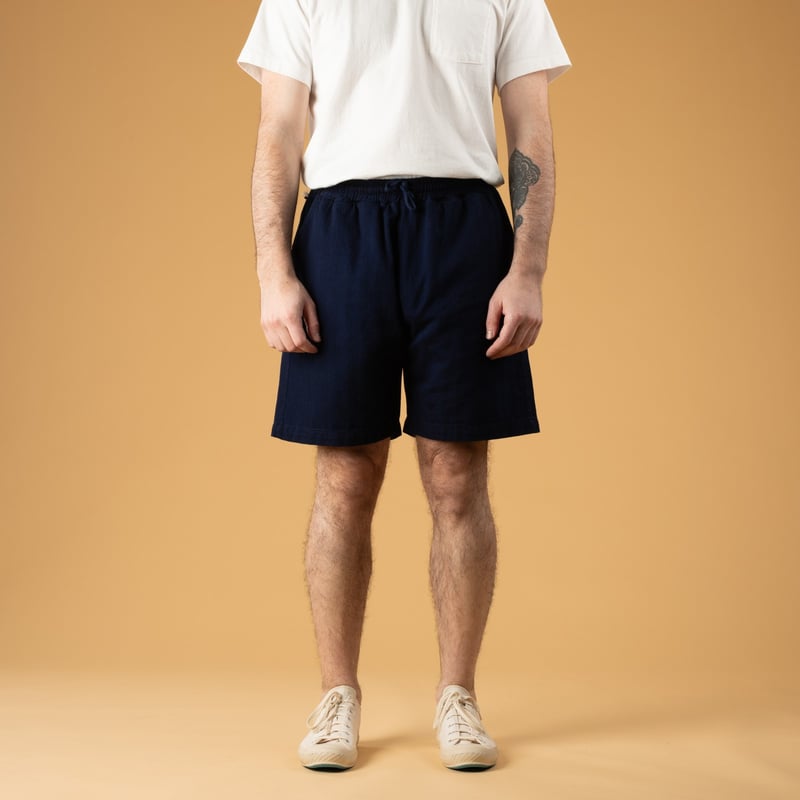 Image flâneurs UNIVERSAL WORKS  Simple Short Herringbone Indigo de face (2)