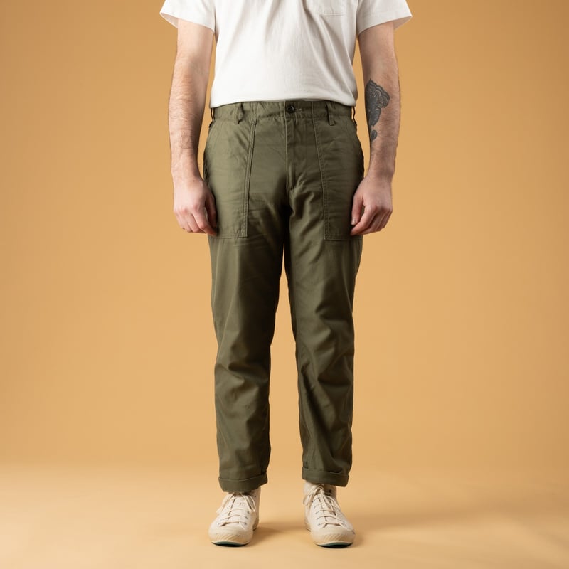 image porté flâneurs de face FOB FACTORY  F0431 Baker Pants Olive (7)