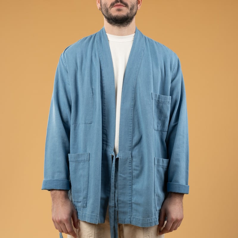 Image flâneurs UNIVERSAL WORKS  Kyoto Work Jacket Washed Indigo Herringbone porté de face (2)