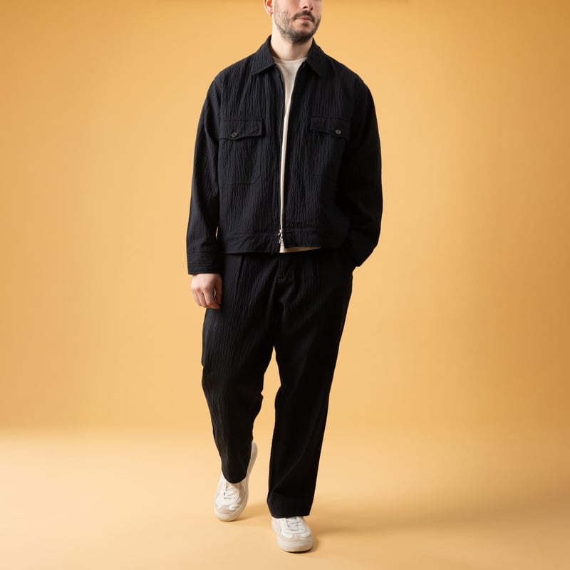 UNIVERSAL WORKS  E130 Jacket Ospina Cotton Dark Navy image portée flâneurs ensemble