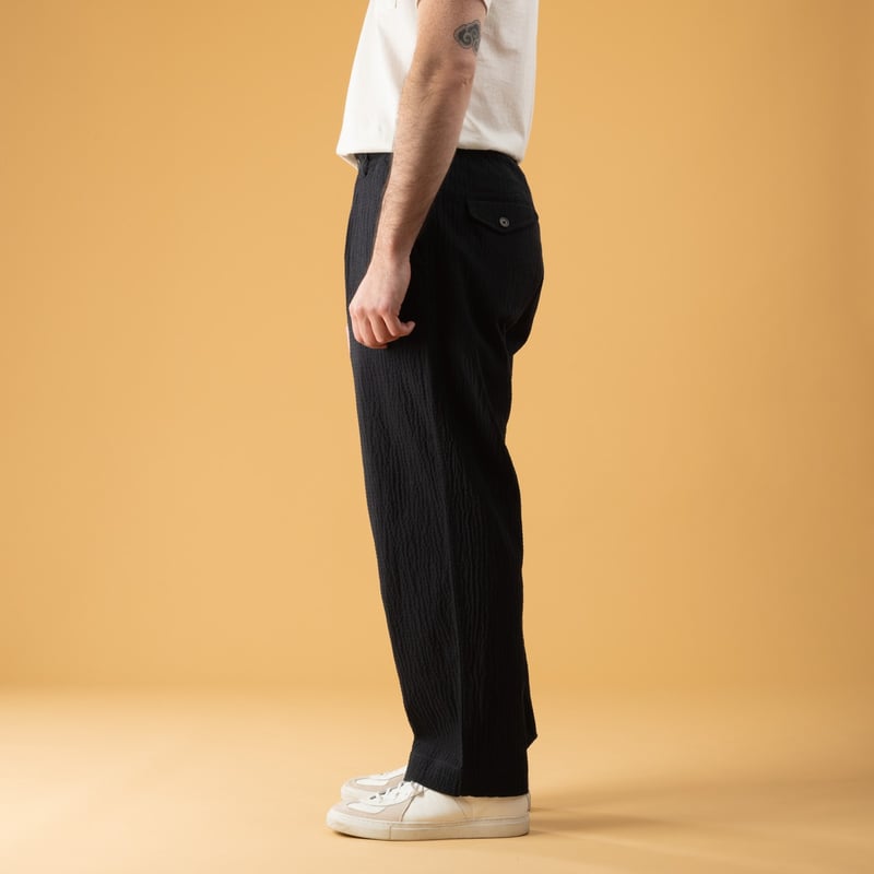 UNIVERSAL WORKS  Oxford Pant Ospina Cotton Dark Navy image flâneurs porté de profil