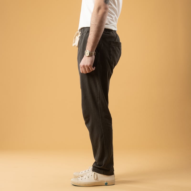Image flâneurs jogging lége Good On Tee Pants porté P-black profil