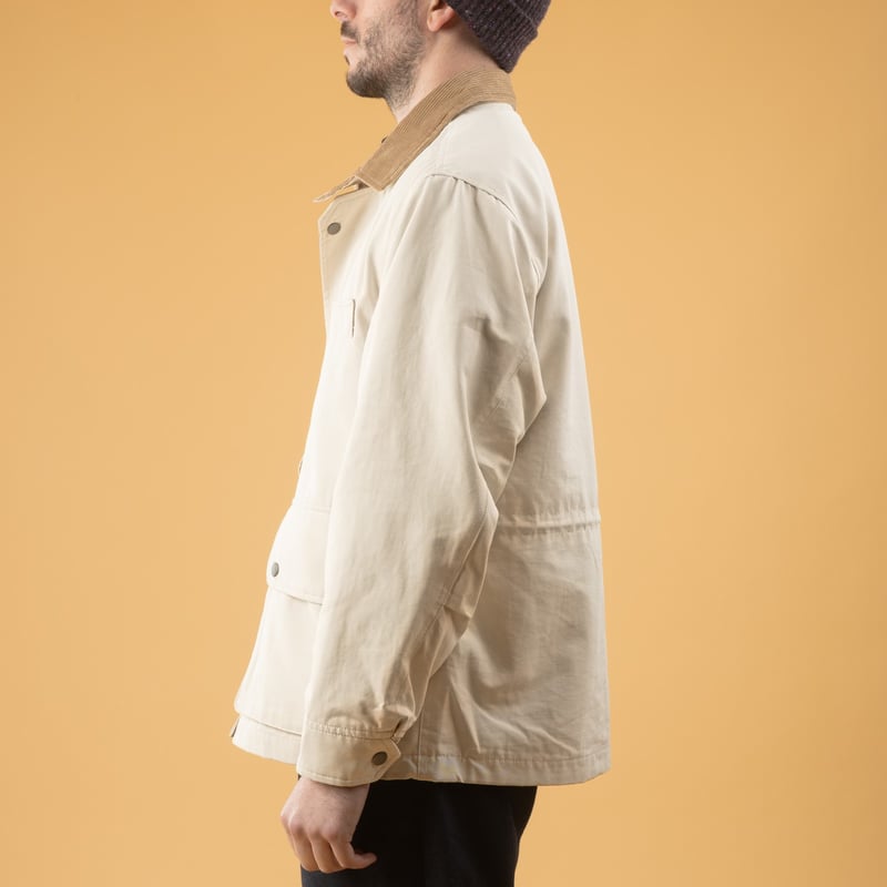 Image flâneurs porté de profil FRIZMWORKS Royal Hunting Jackect cream