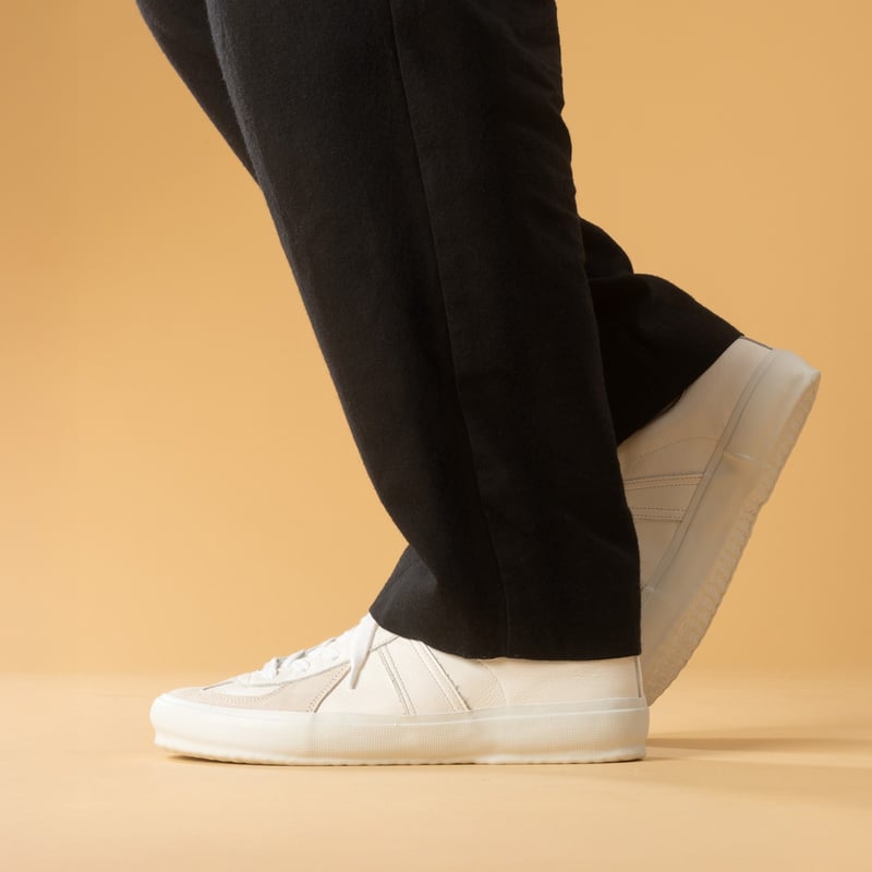 Image flâneurs sneakers REPRODUCTION OF FOUND German Military Trainer Mod. Flexible White de côté
