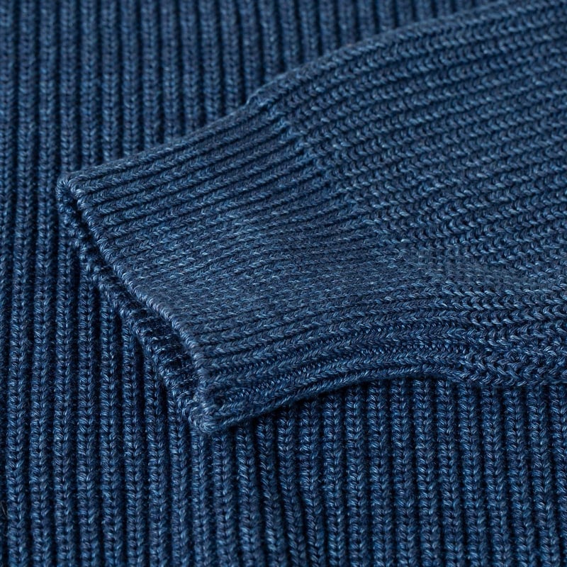 détail manche flâneurs pull Mooncastle Cotton Heavy Weight Crew Neck Vintage Blue