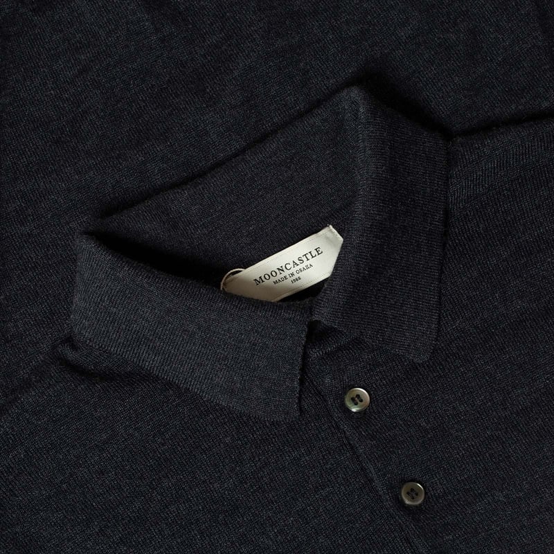 détail col flâneurs pull Mooncastle Wool Poloneck Dark Grey