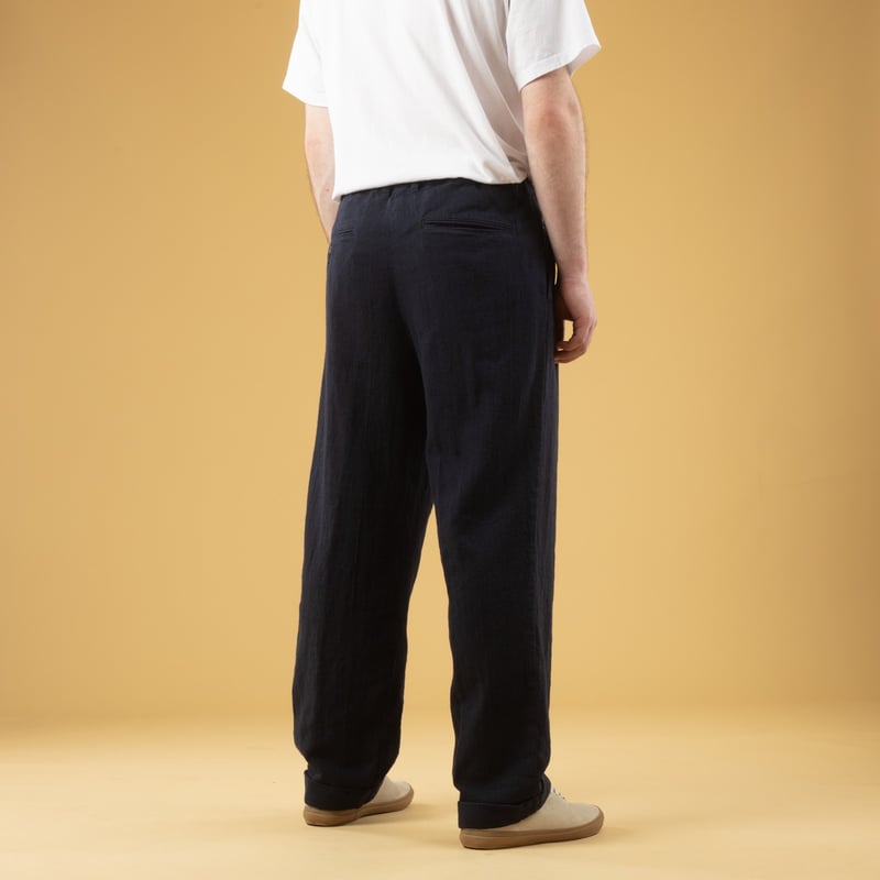 Image_Flâneurs_BEAMS PLUS / 2 Pleats Relax Trousers Linen Cotton Navy_de-dos