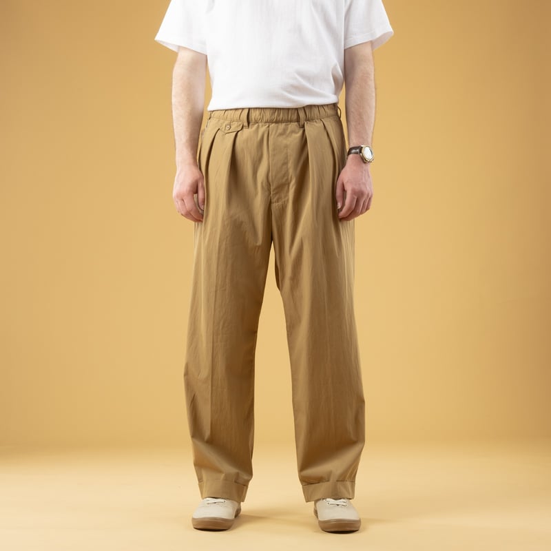 Image_Flâneurs_BEAMS PLUS / 2 Pleats Relax Trousers Comfort Cloth Khaki_de-face