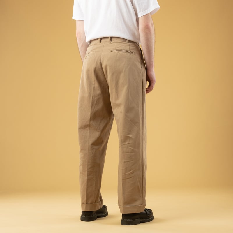 Image_Flâneurs_BEAMS PLUS / 2 Pleats Trousers Twill Khaki_de-dos