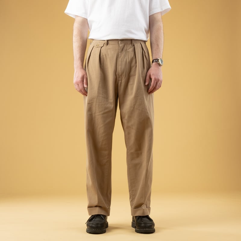Image_Flâneurs_BEAMS PLUS / 2 Pleats Trousers Twill Khaki_de-face
