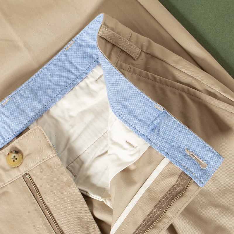 détail intérieur flâneurs Beams 2 Pleats Twill Trousers khaki