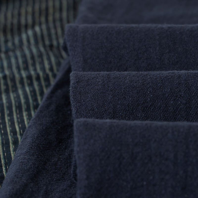 détail tissu  flâneurs Beams Plus 2 Pleats Relax Trousers Linen Cotton Navy