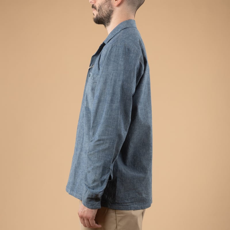 Image-Flâneurs Mil Open Collar Chambray Blue_Side Profile