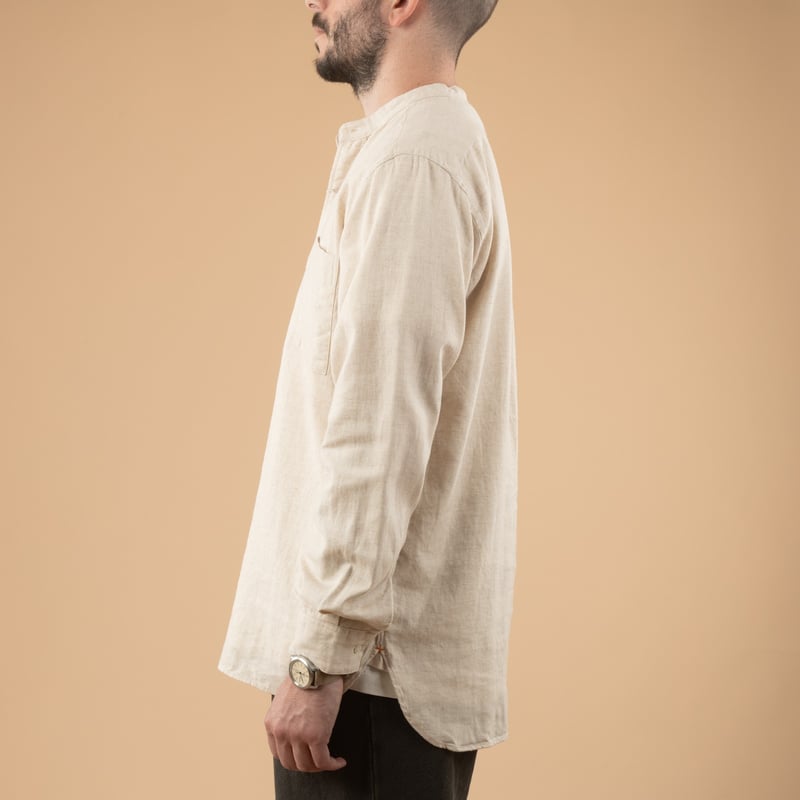 flâneurs BEAMS PLUS Band Collar Pullover Herringbone Natural_de-profil