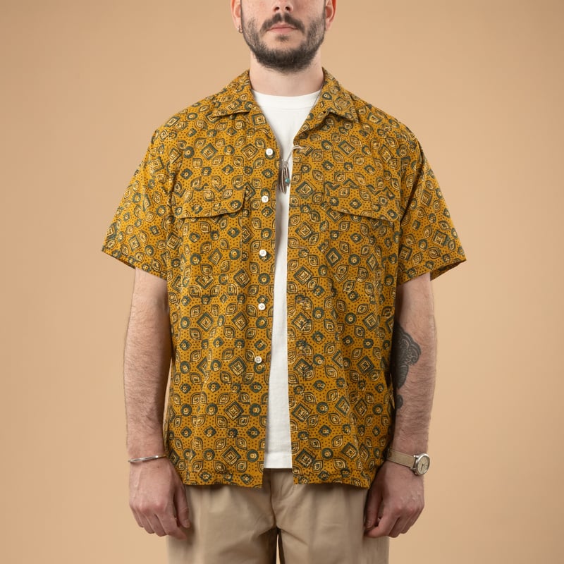 Image_Flâneurs_BEAMS PLUS / Open Collar Shirt Block Print Geometric Pattern Mustard_de-face
