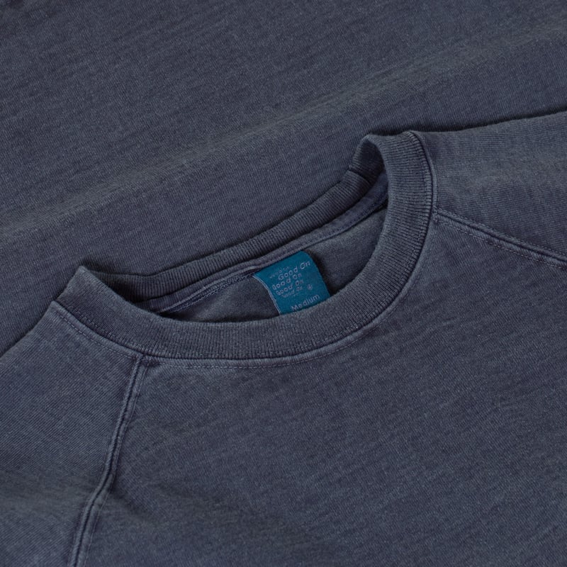 Image shows flâneurs GOOD ON T-shirt, short sleeves, thick Heavy Raglan Pocket Tee in navy blue.